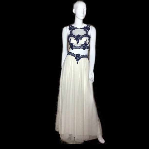 maniju Dresses & Skirts - Two piece tulle off white n. Blue sz S